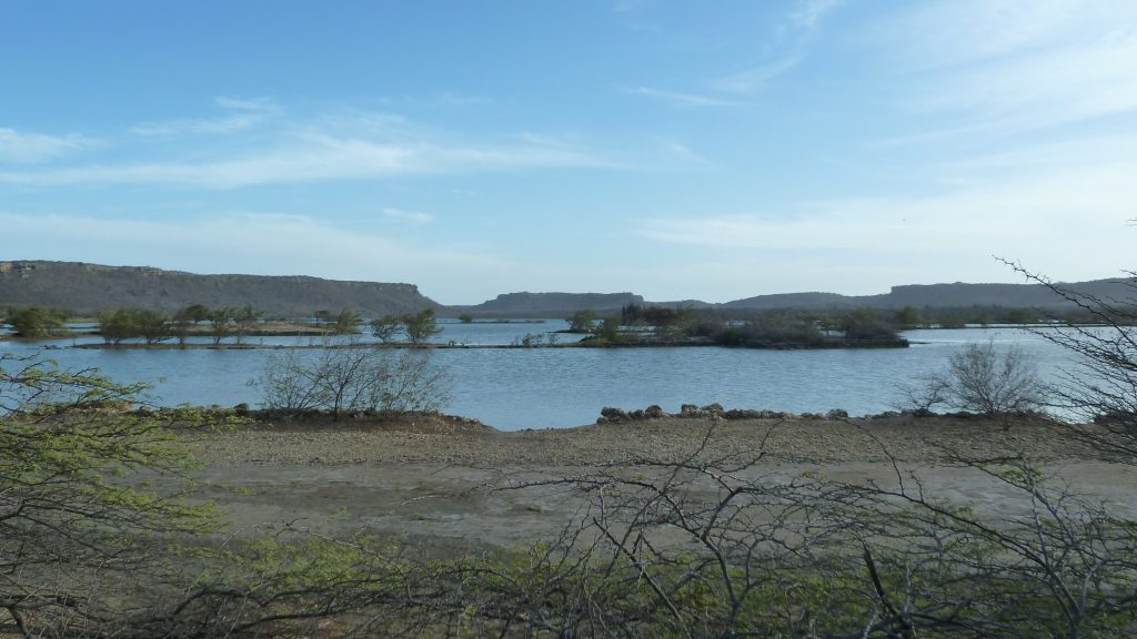 Geschützte Lagune mit Flamingos